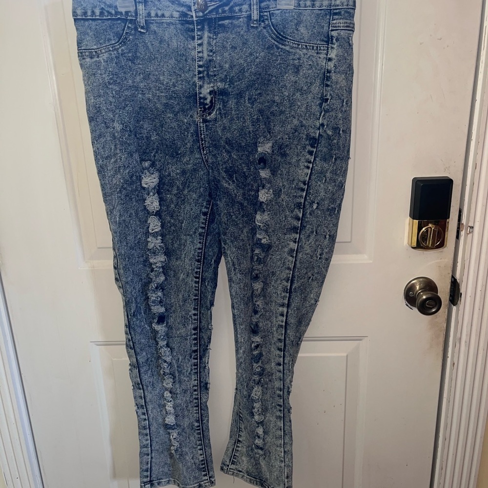 VIP Distressed Acid Wash Jeans/b1082/c28/4-6-26